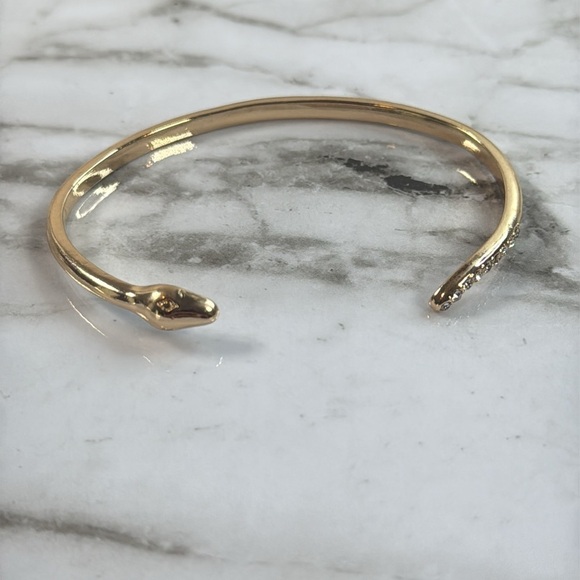 Elegant Gold Bracelet with Crystal Accents - Picture 7 of 7